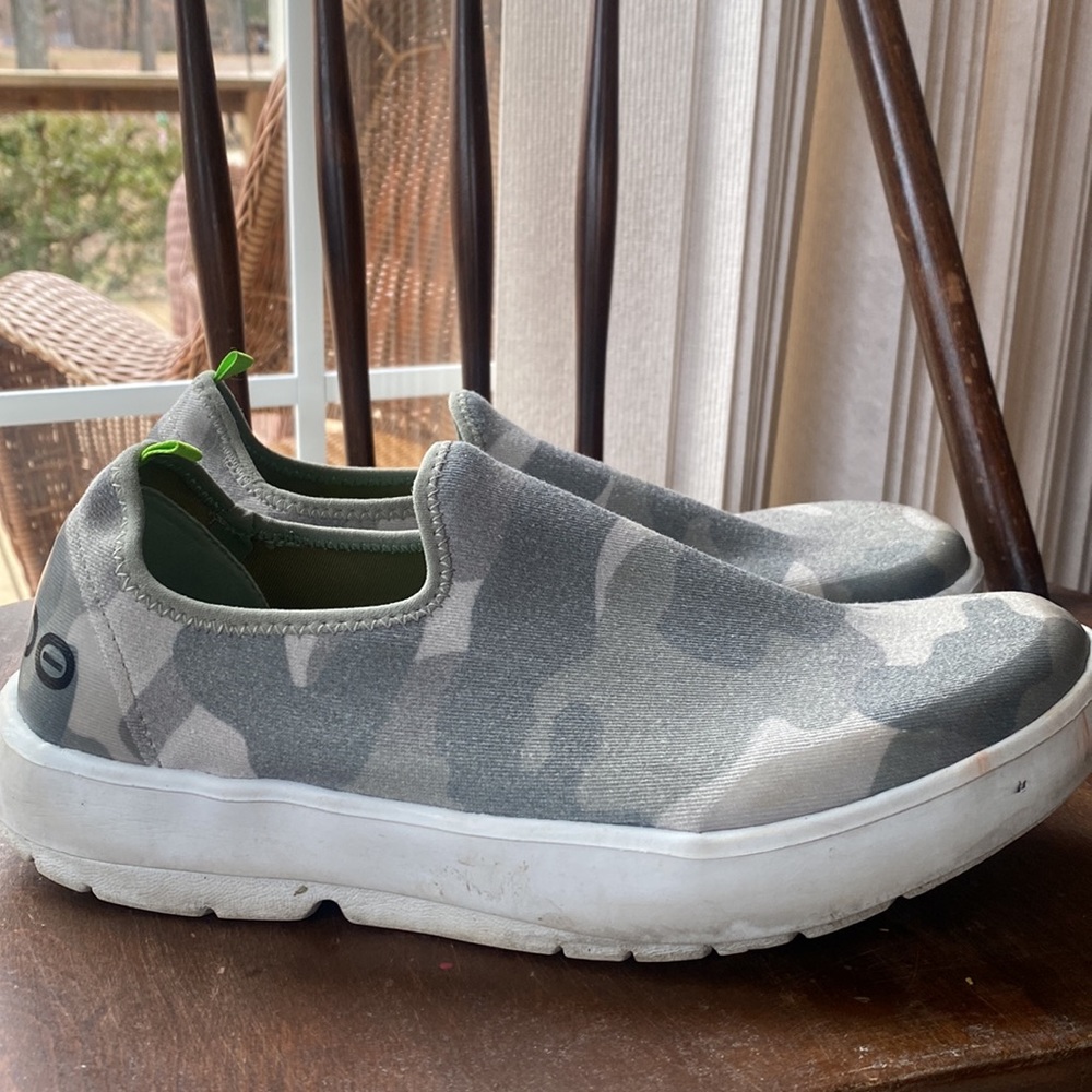 Oofos OOmg Eezee Low Womens Size 9 Camouflage Slip On Recovery Shoes